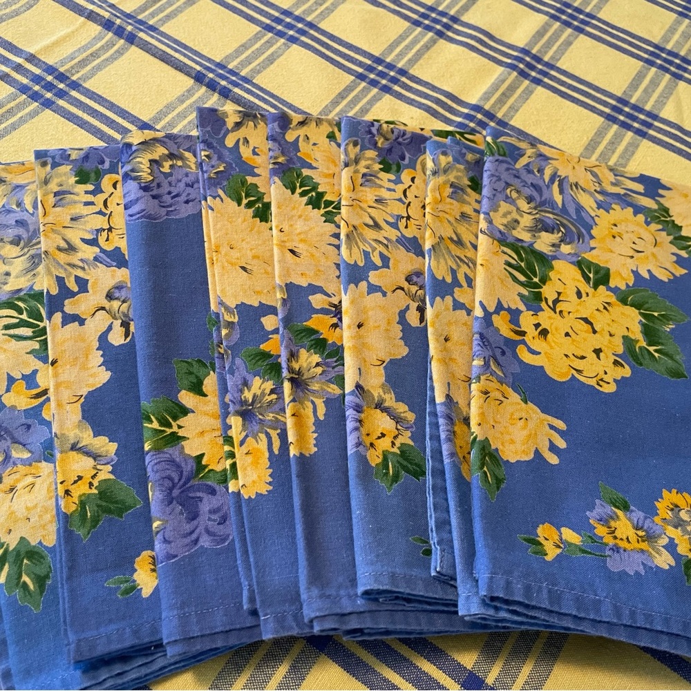 Vintage Williams and Sonoma Tablecloth and Napkins.